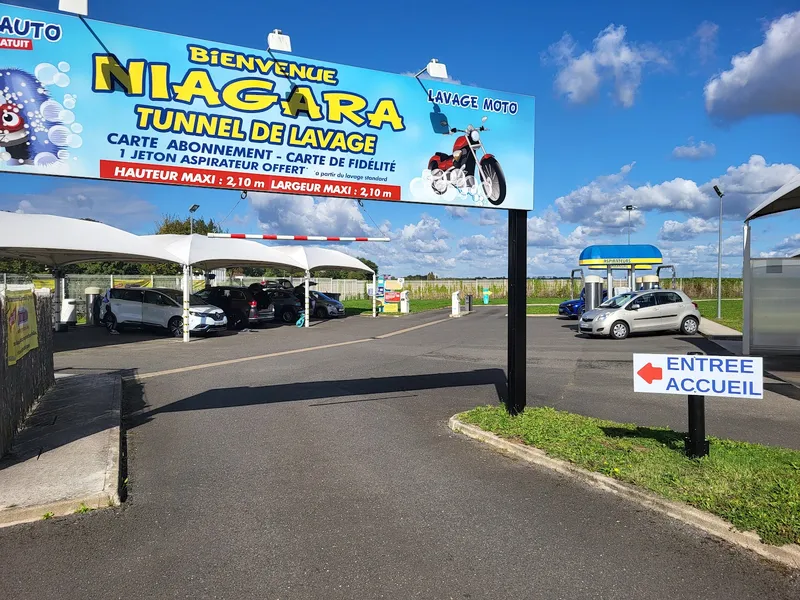 NIAGARA TUNNEL WASHING CARS