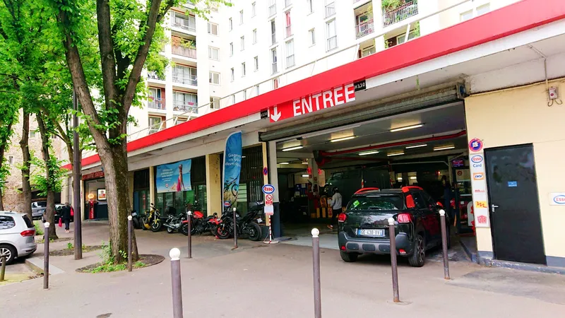 ESSO Station and Garage Auto