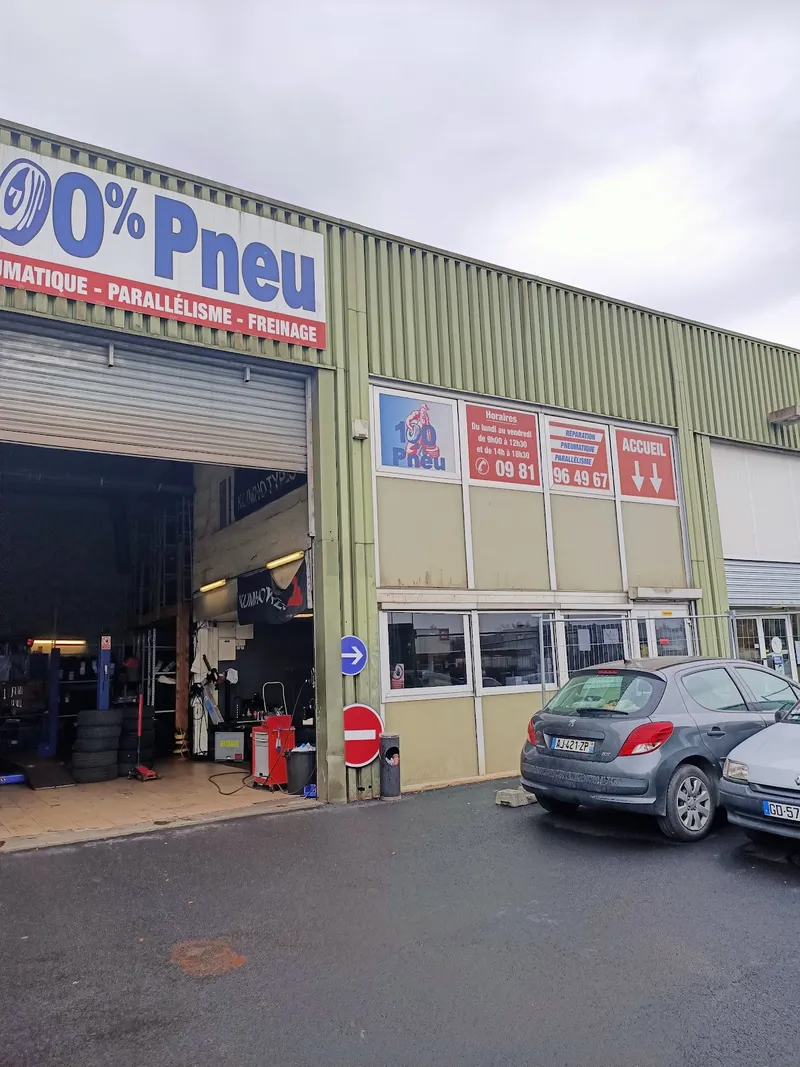 100% TIRES VAUX LE PENIL
