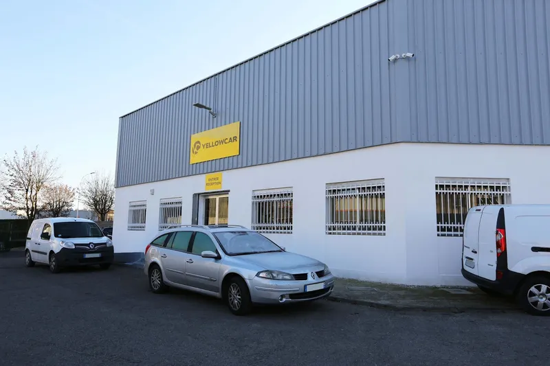 YELLOW CAR