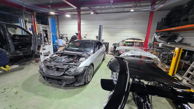 M.O AUTOMOBILE