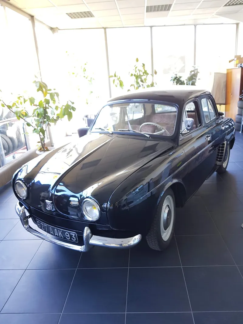 Grand Garage De Noisy